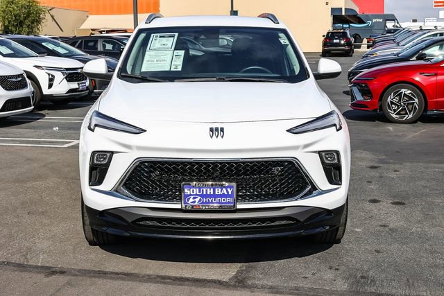Used 2024 Buick Encore GX Sport Touring image 2