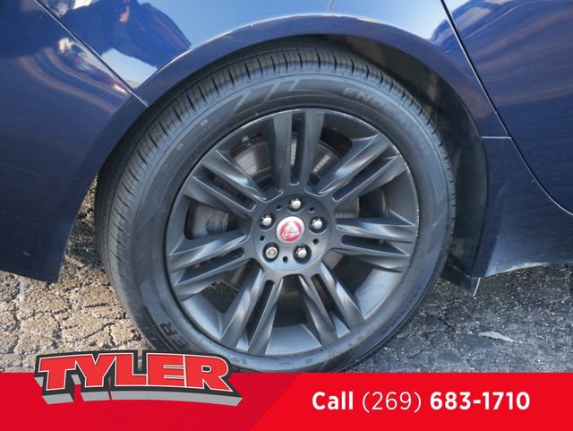 Used 2017 Jaguar XF Premium AWD/4WD image 38