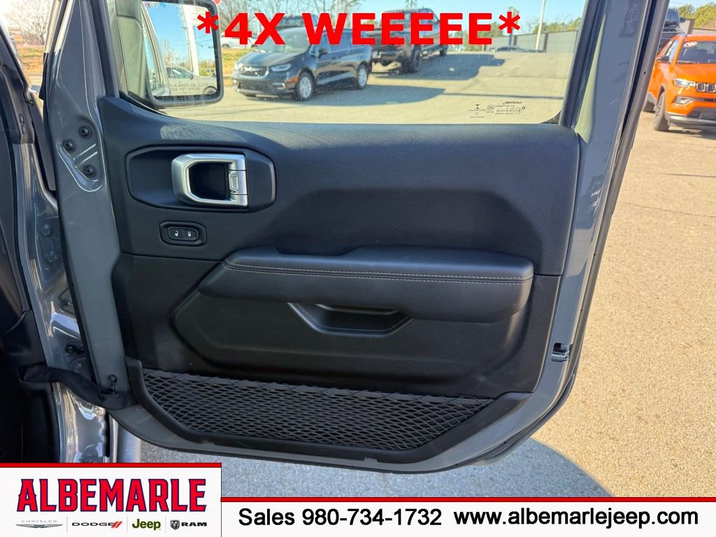 Used 2022 Jeep Wrangler Unlimited Sahara image 29