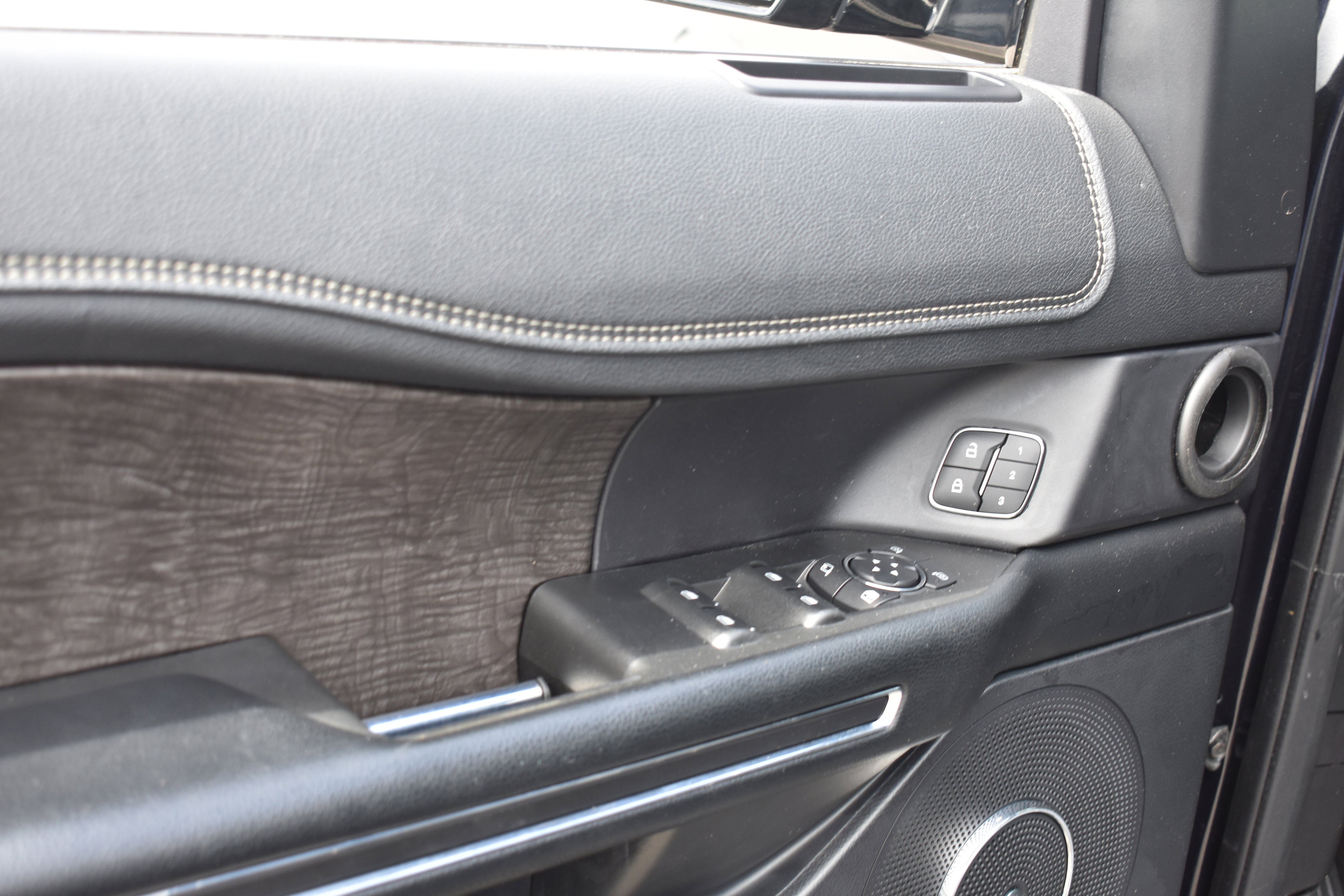 Used 2021 Ford Expedition Limited AWD/4WD image 25