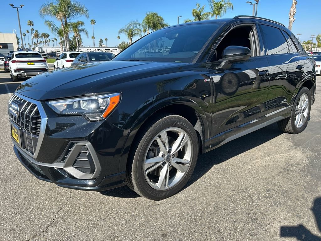 Used 2020 Audi Q3 2.0T Premium w/ Convenience Package AWD/4WD image 3