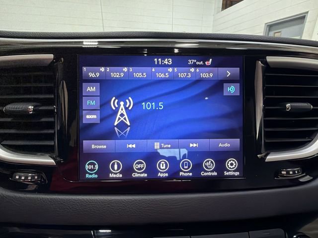 Used 2018 Chrysler Pacifica Touring-L image 16