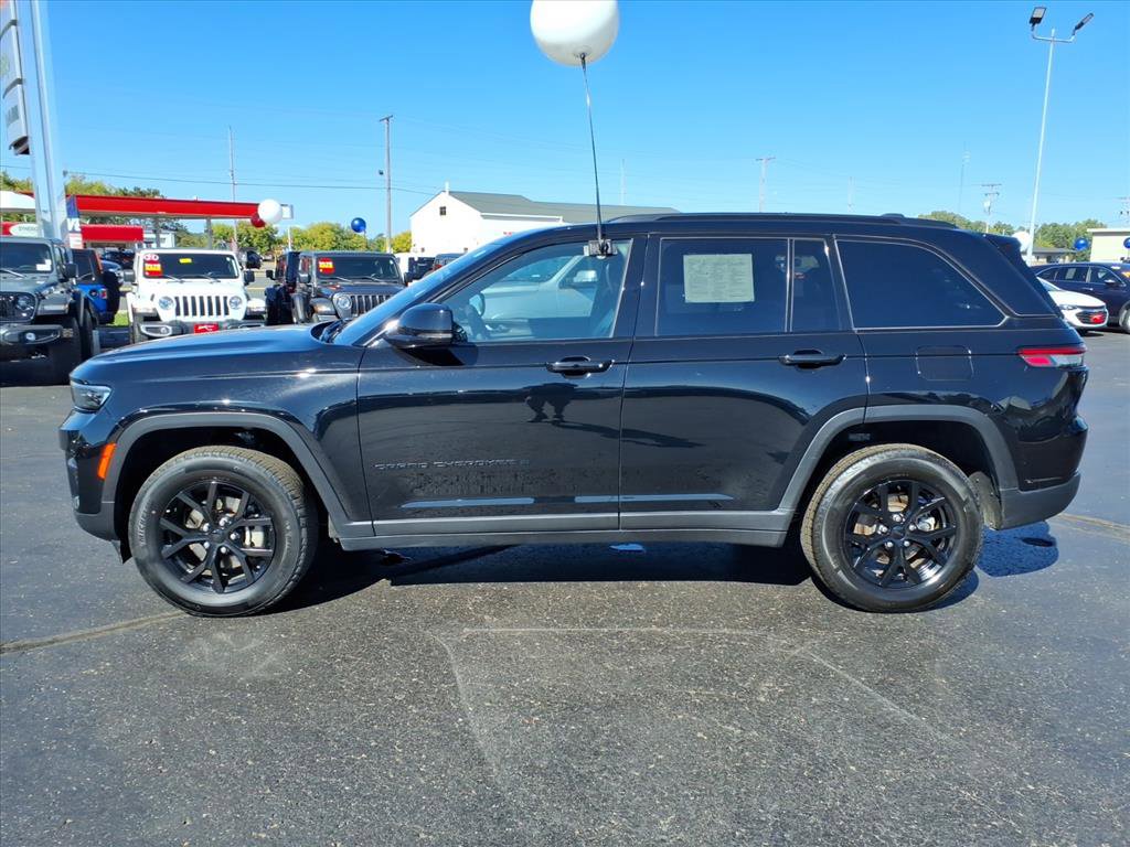 Used 2024 Jeep Grand Cherokee Altitude image 7