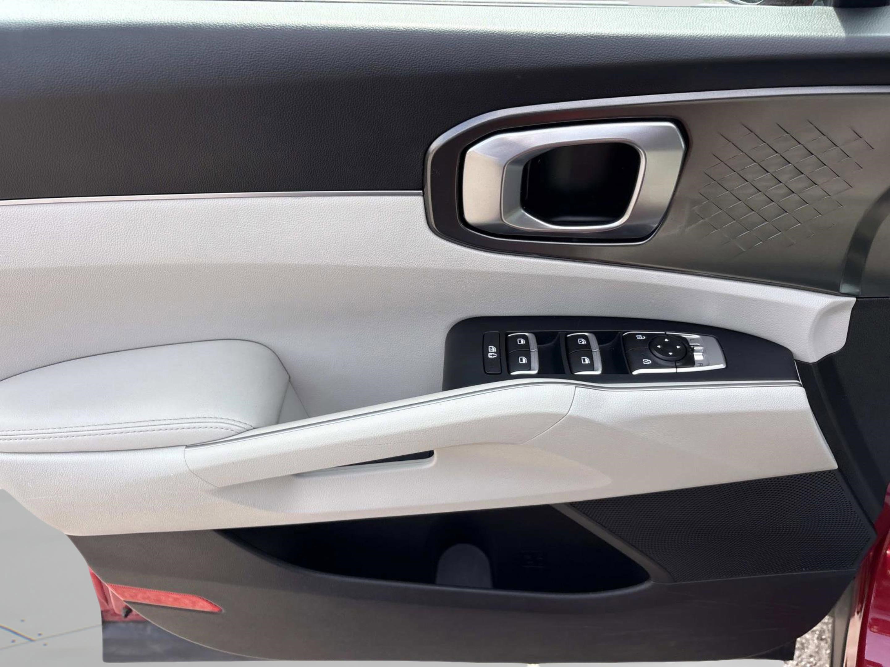 Used 2023 Kia Sorento EX image 25