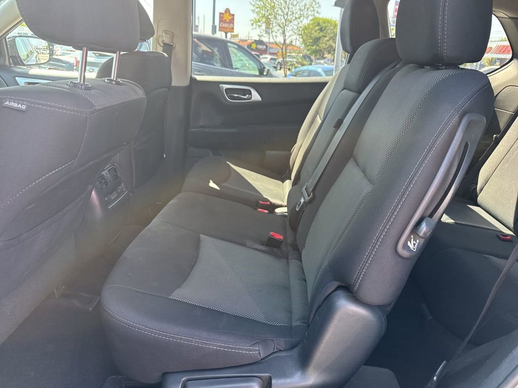 Used 2017 Nissan Pathfinder S image 11