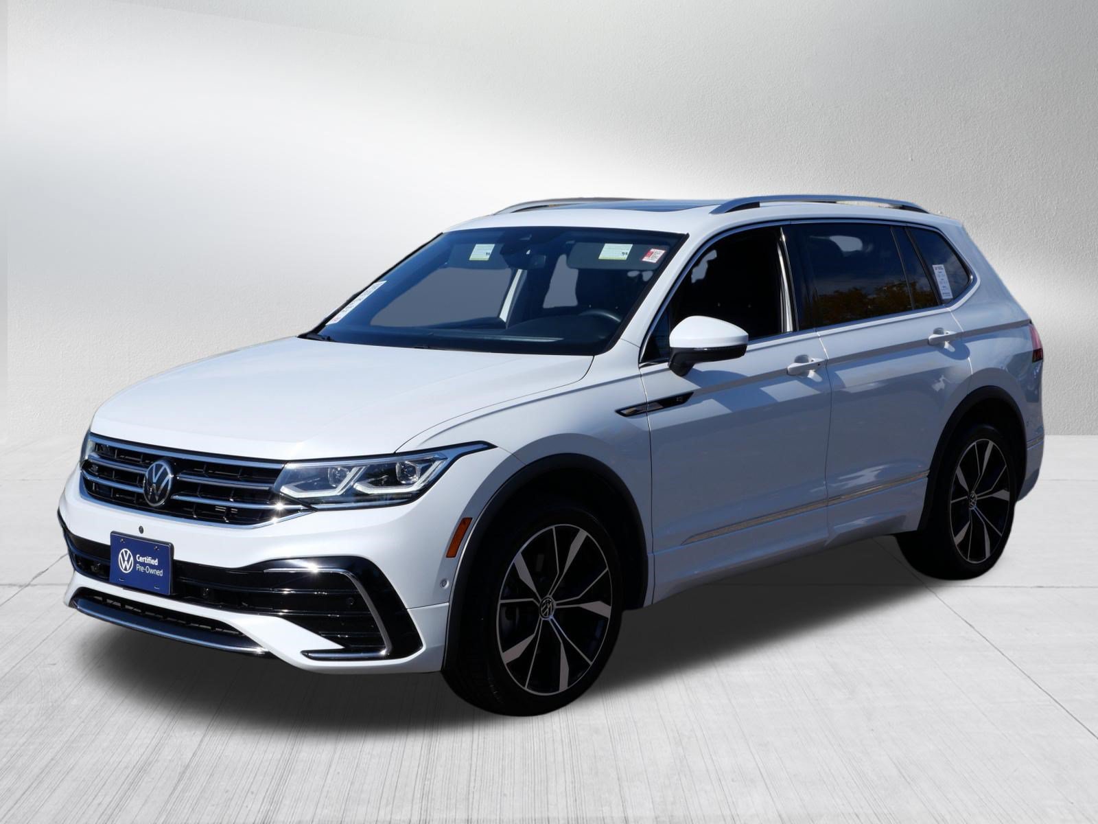 Used 2023 Volkswagen Tiguan SEL R-Line AWD/4WD image 3