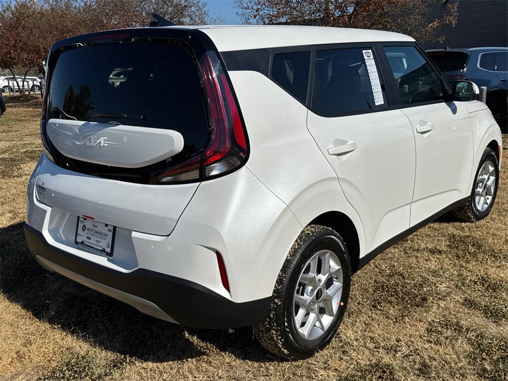 New 2025 Kia Soul LX w/ LX Technology Package image 3