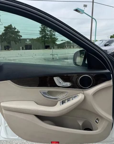 Used 2015 Mercedes-Benz C 300 4MATIC Sedan image 19