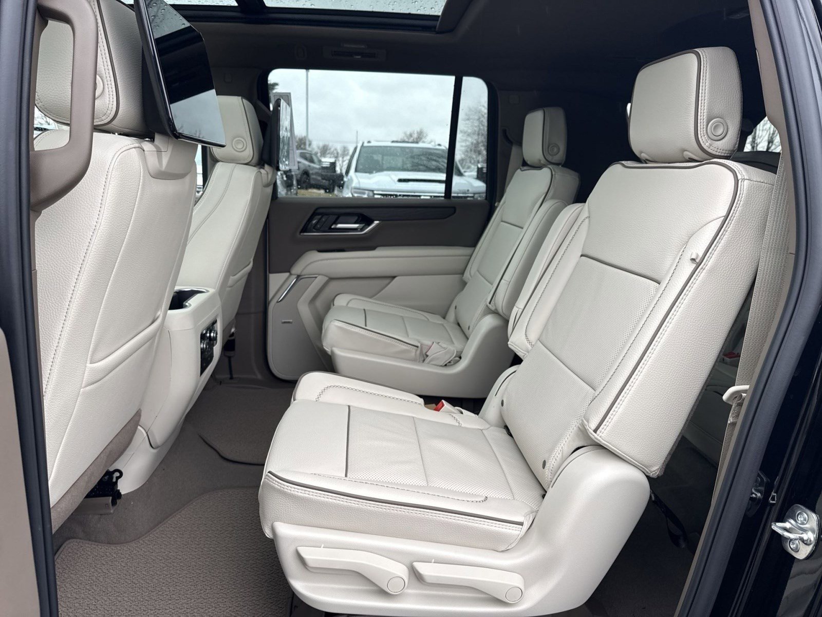 New 2026 GMC Yukon XL Denali image 23