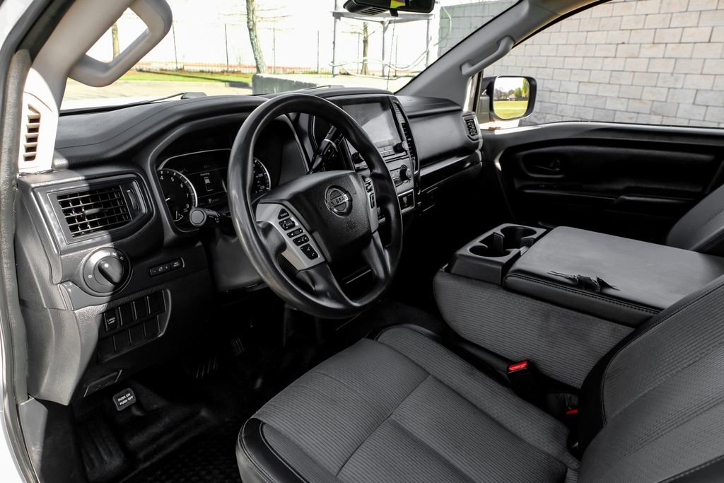Used 2021 Nissan Titan S image 4