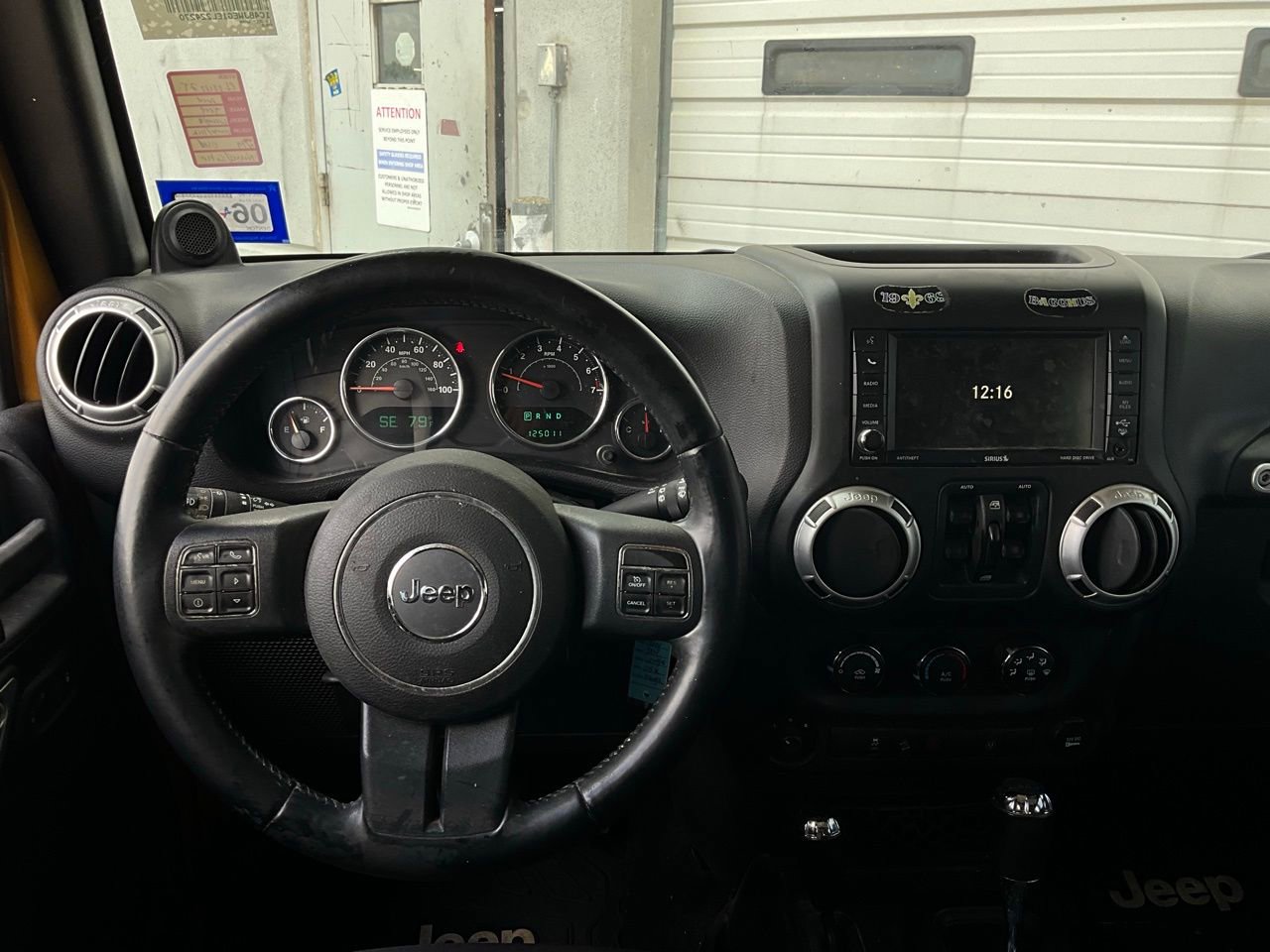Used 2014 Jeep Wrangler Unlimited Sahara w/ Connectivity Group AWD/4WD image 13