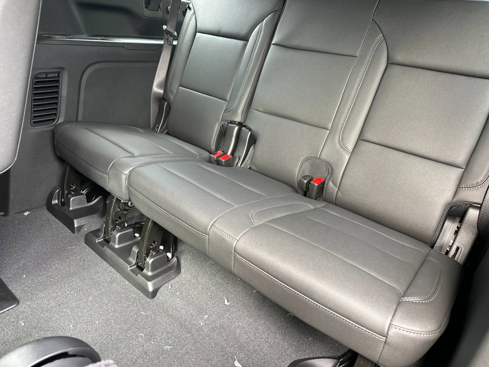Used 2026 Chevrolet Suburban LT w/ Comfort Package RWD image 17
