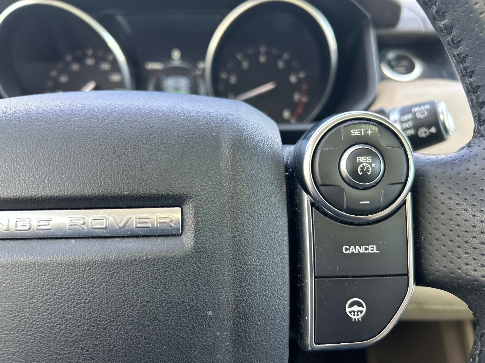 Used 2016 Land Rover Range Rover Sport SE AWD/4WD image 25