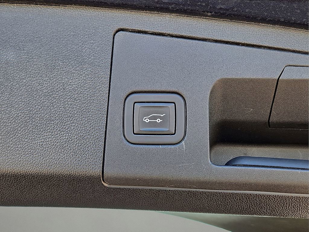 Used 2023 Cadillac XT4 Premium Luxury image 15