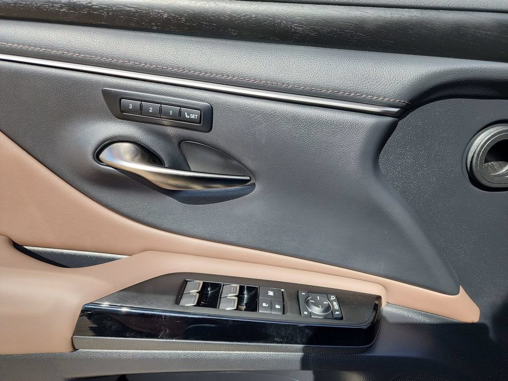 Used 2023 Lexus ES 350 w/ Premium Package FWD image 13