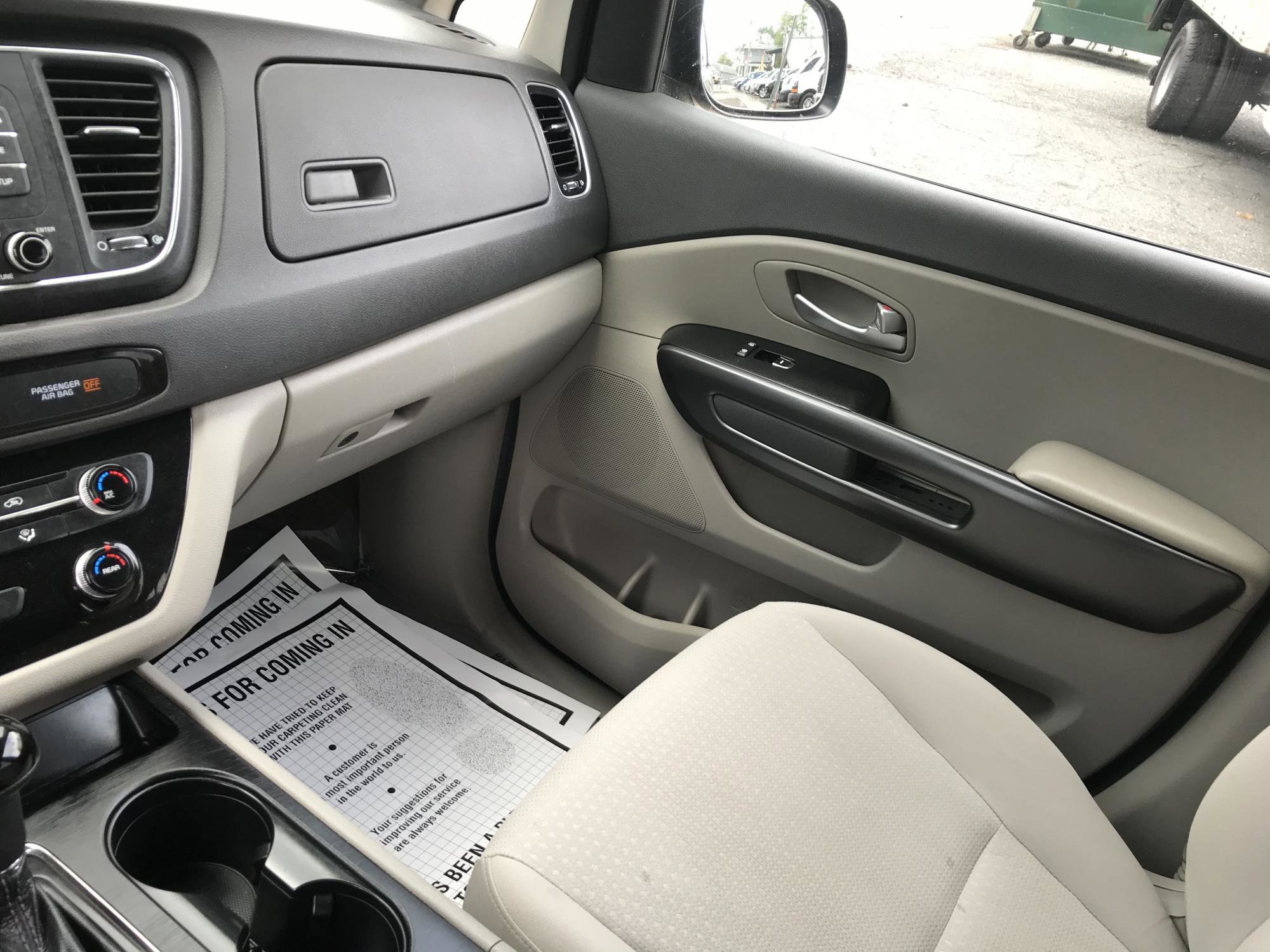 Used 2016 Kia Sedona LX w/ LX Convenience Package FWD image 15