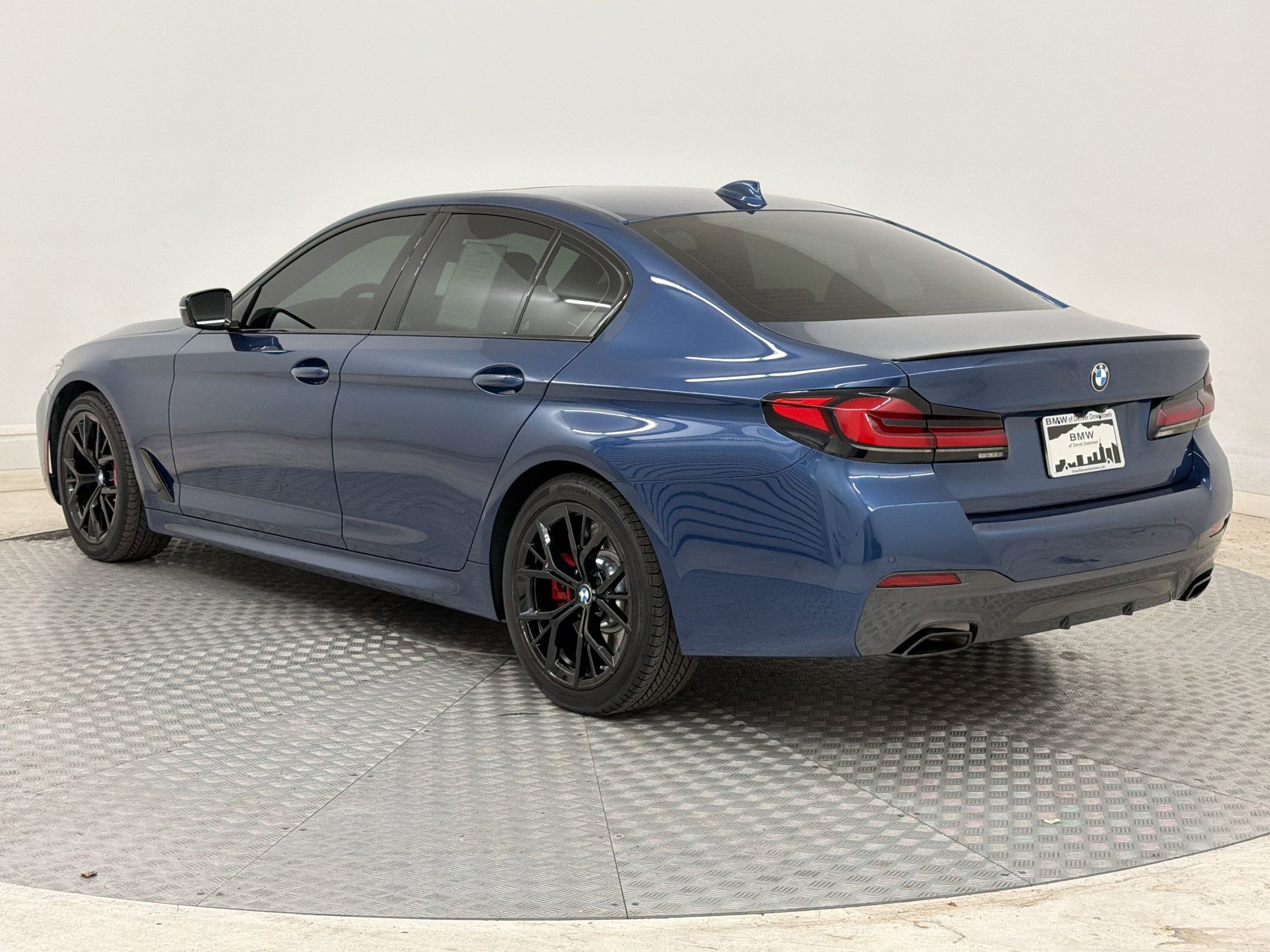 Certified 2023 BMW 540i xDrive w/ M Sport Package image 3
