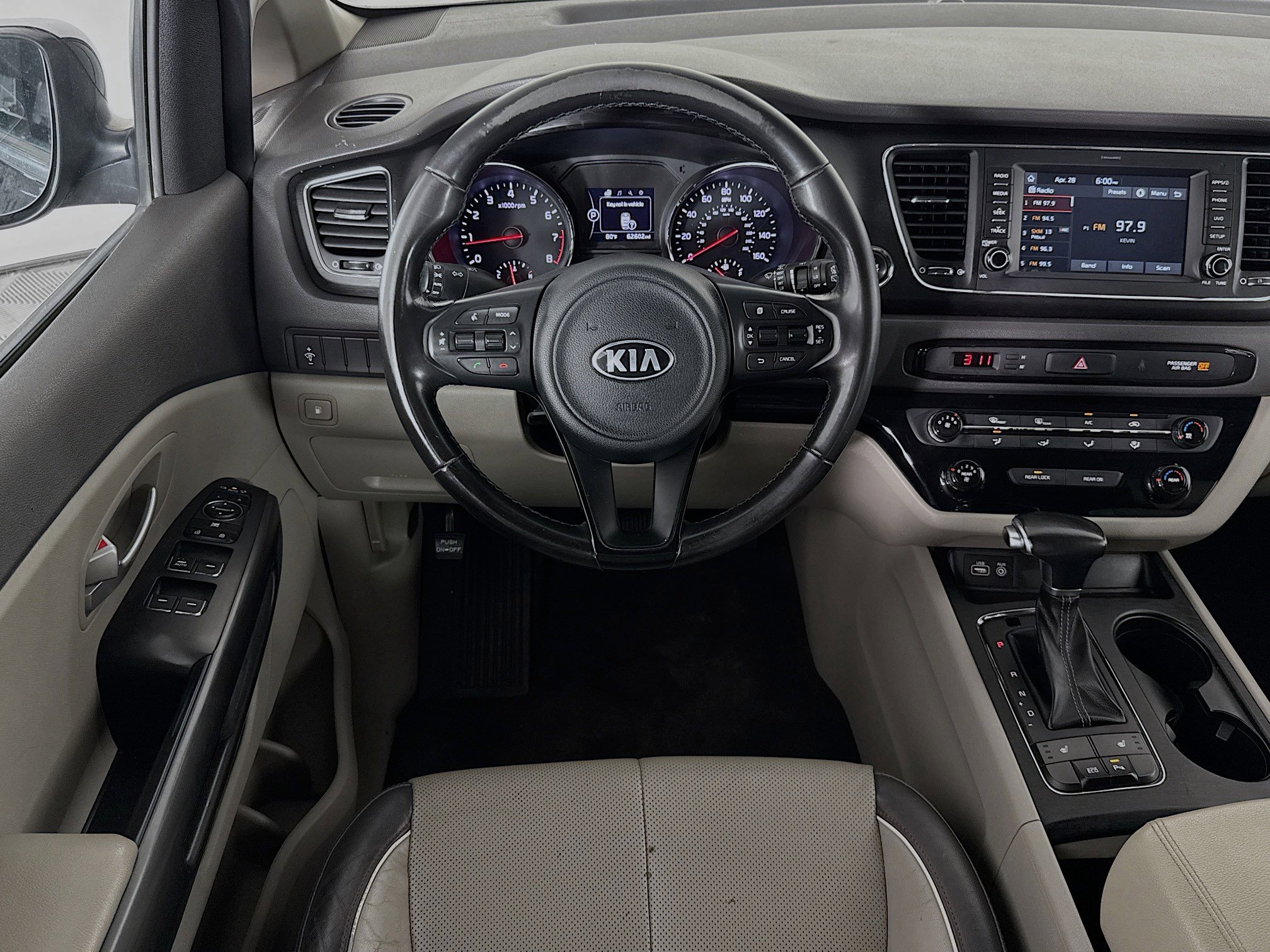 Used 2018 Kia Sedona LX w/ LX Essentials Premium Package FWD image 16