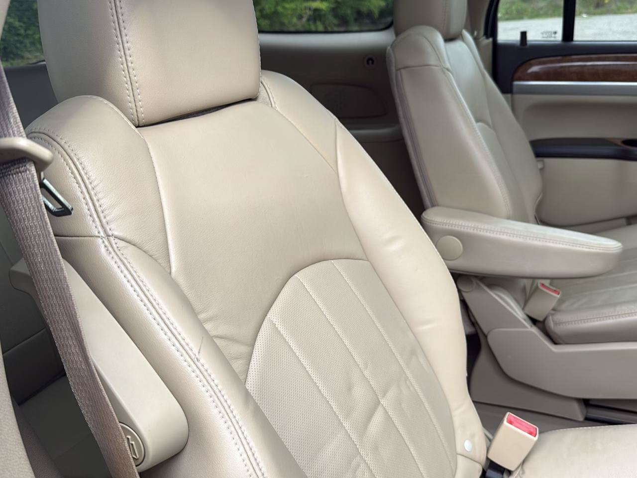 Used 2012 Buick Enclave Premium AWD/4WD image 29