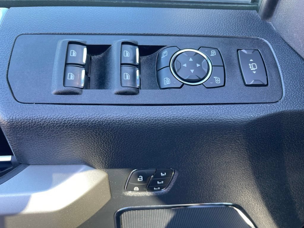 Used 2022 Ford F250 Lariat w/ Black Appearance Pkg AWD/4WD image 39