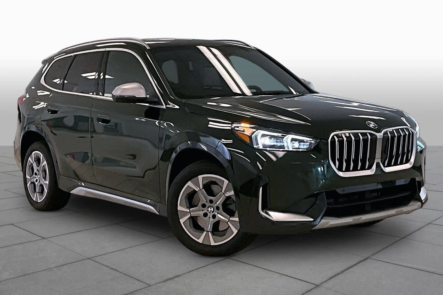Used 2023 BMW X1 xDrive28i w/ Premium Package AWD/4WD image 2