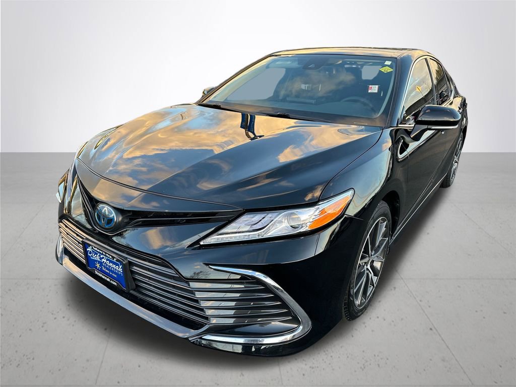Certified 2022 Toyota Camry XLE image 2