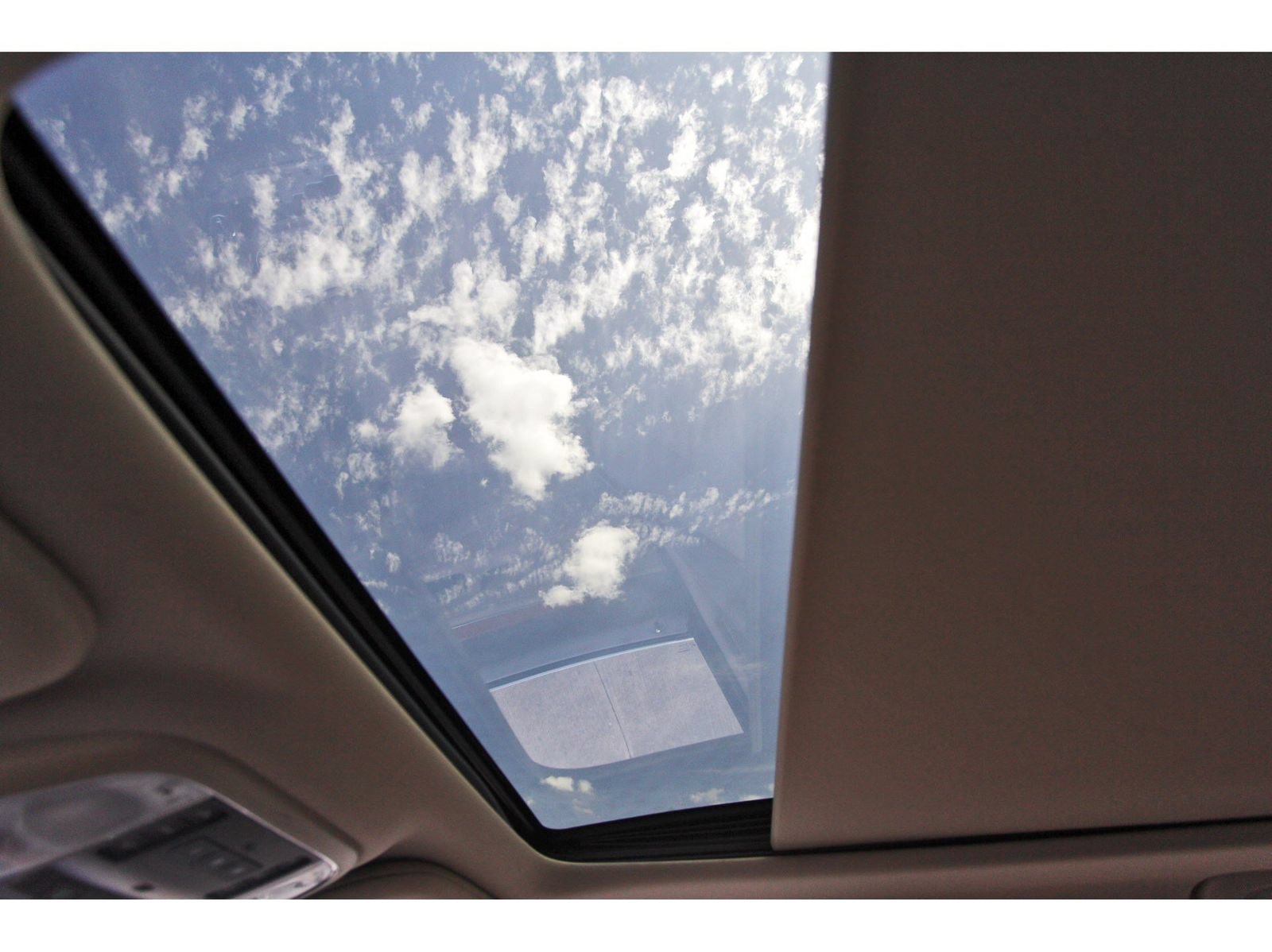 Used 2012 Jeep Grand Cherokee Overland RWD image 10