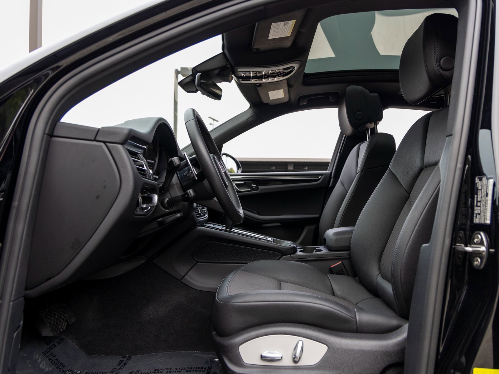 Certified 2025 Porsche Macan image 25