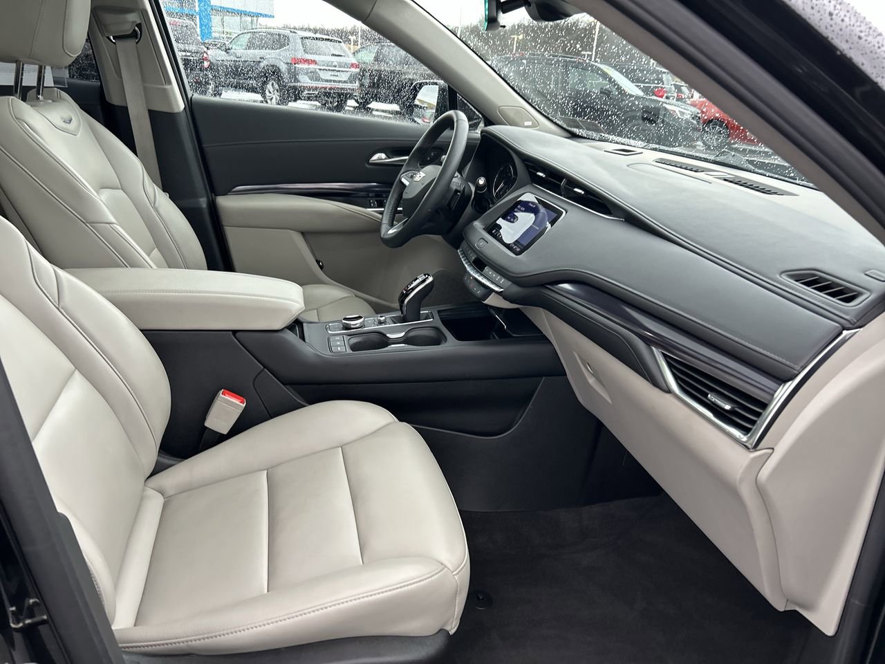 Used 2022 Cadillac XT4 Luxury w/ Cold Weather Package image 13