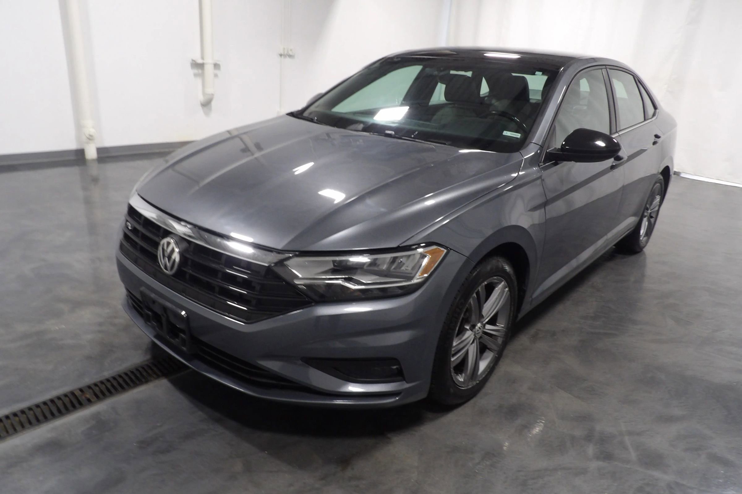 Used 2020 Volkswagen Jetta R-Line w/ R-Line Cold Weather Package image 3