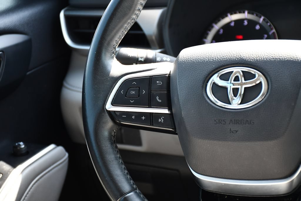 Used 2021 Toyota Highlander LE FWD image 26