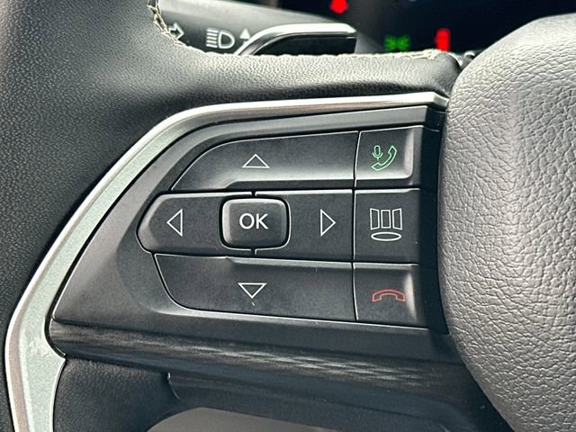 Used 2024 Jeep Grand Cherokee L Laredo image 30