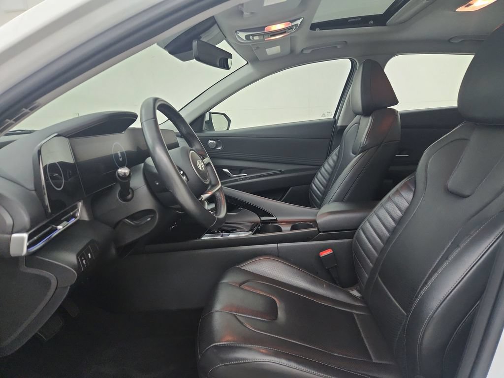 Used 2025 Hyundai Elantra Limited FWD image 19