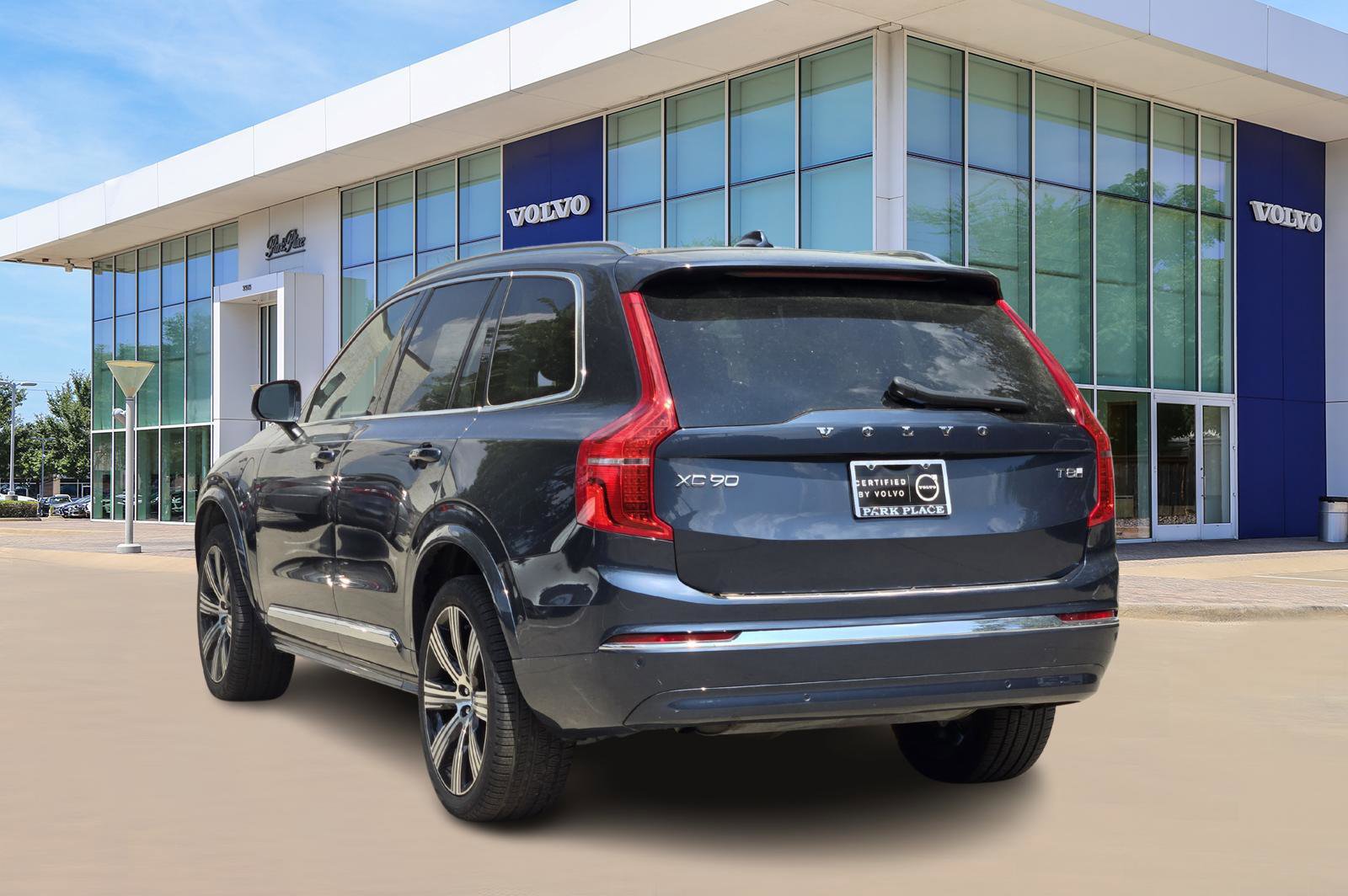 Certified 2025 Volvo XC90 T8 Plus w/ Protection Package Premier image 4