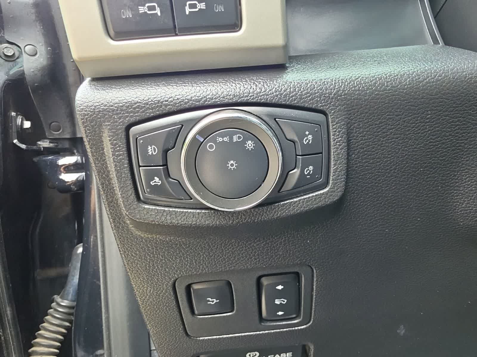 Used 2020 Ford F350 Lariat w/ Tremor Off-Road Package AWD/4WD image 30