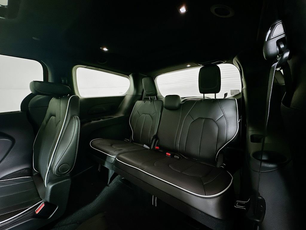 New 2026 Chrysler Pacifica Limited w/ S Appearance Package image 17