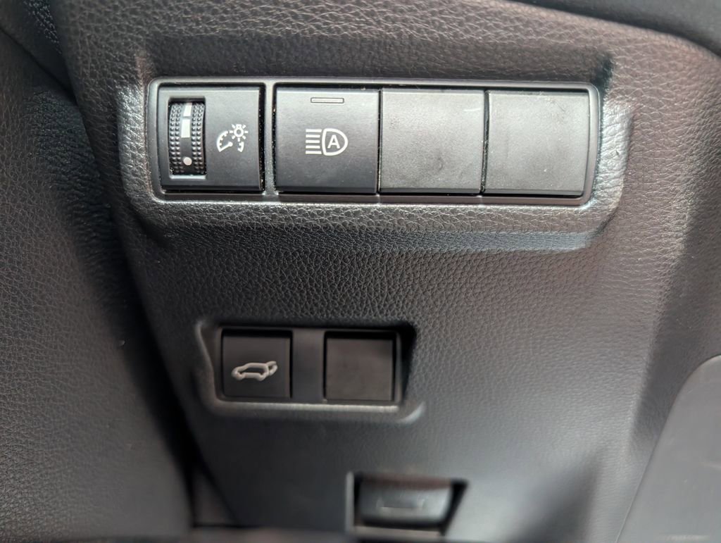 Used 2022 Toyota Corolla Cross XLE w/ Convenience Package FWD image 24