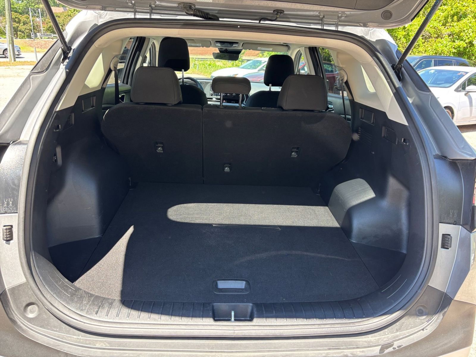 Used 2025 Kia Sportage LX FWD image 29