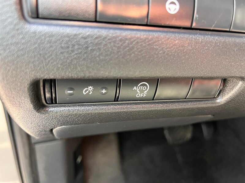 Used 2023 Nissan Rogue SV AWD/4WD image 23