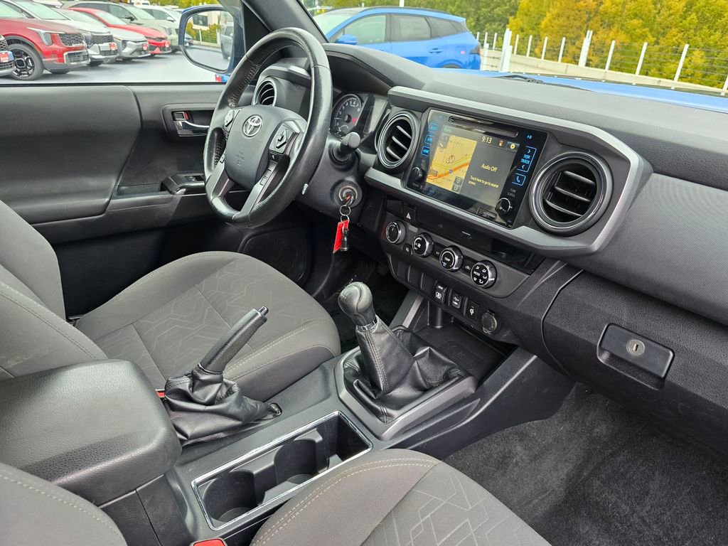 Used 2018 Toyota Tacoma TRD Off-Road image 10