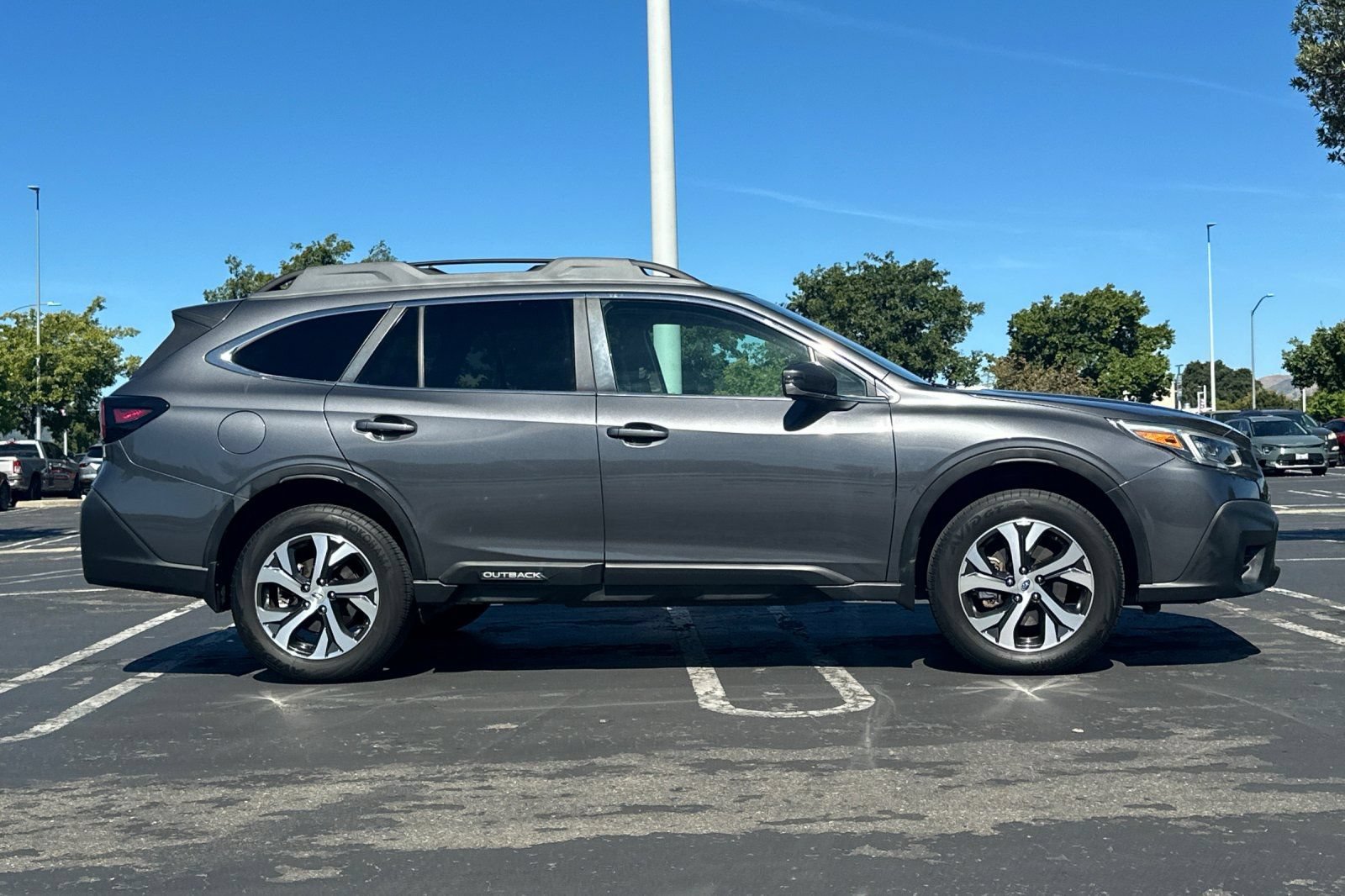 Used 2021 Subaru Outback Limited w/ Popular Package #2 AWD/4WD image 3
