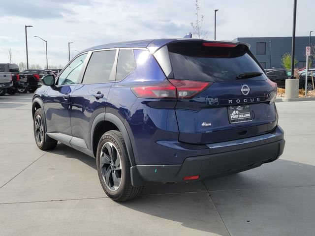 Used 2025 Nissan Rogue SV image 3
