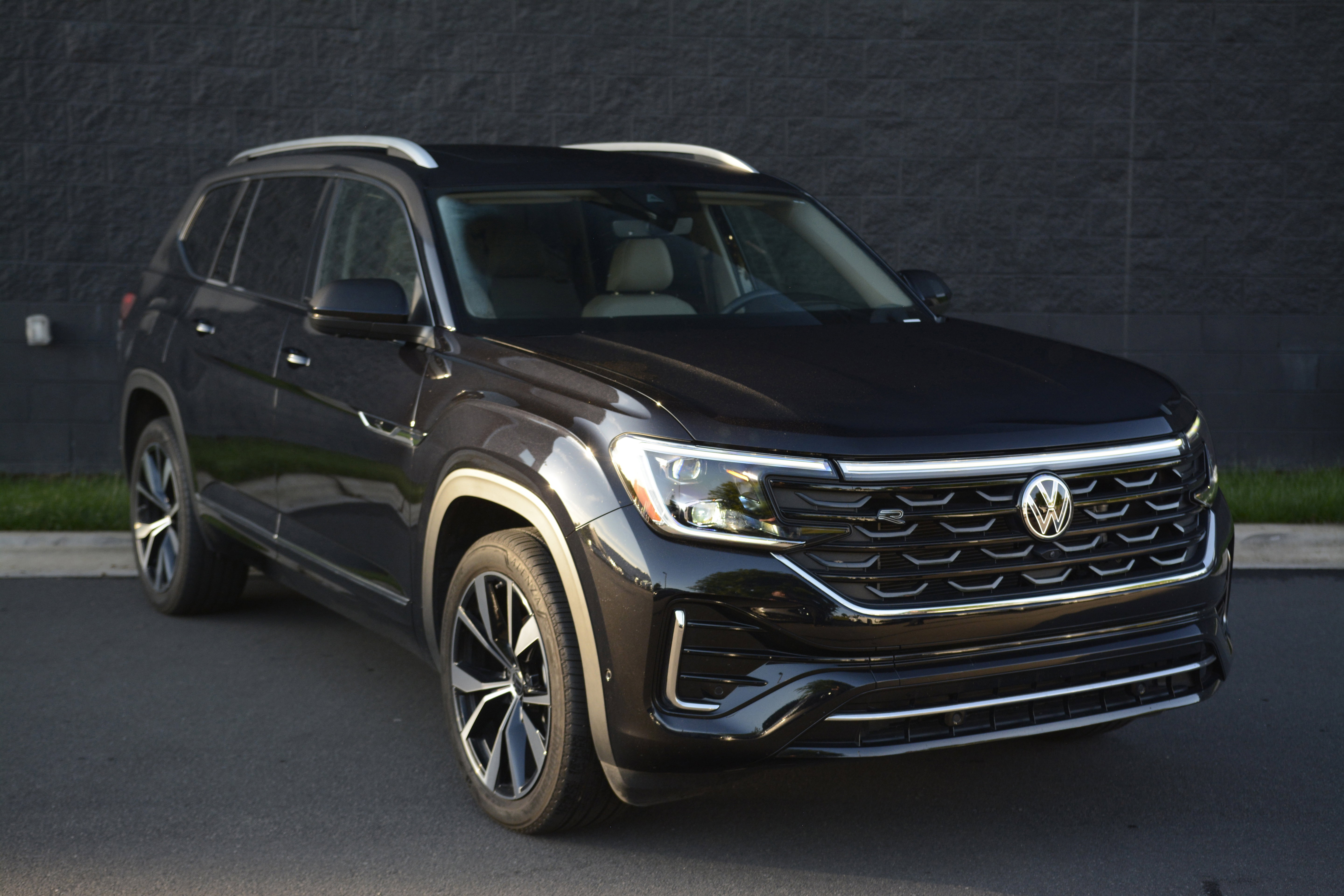 Used 2024 Volkswagen Atlas SEL Premium R-Line AWD/4WD image 9
