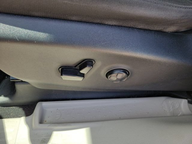 Used 2023 Chrysler Voyager LX FWD image 19