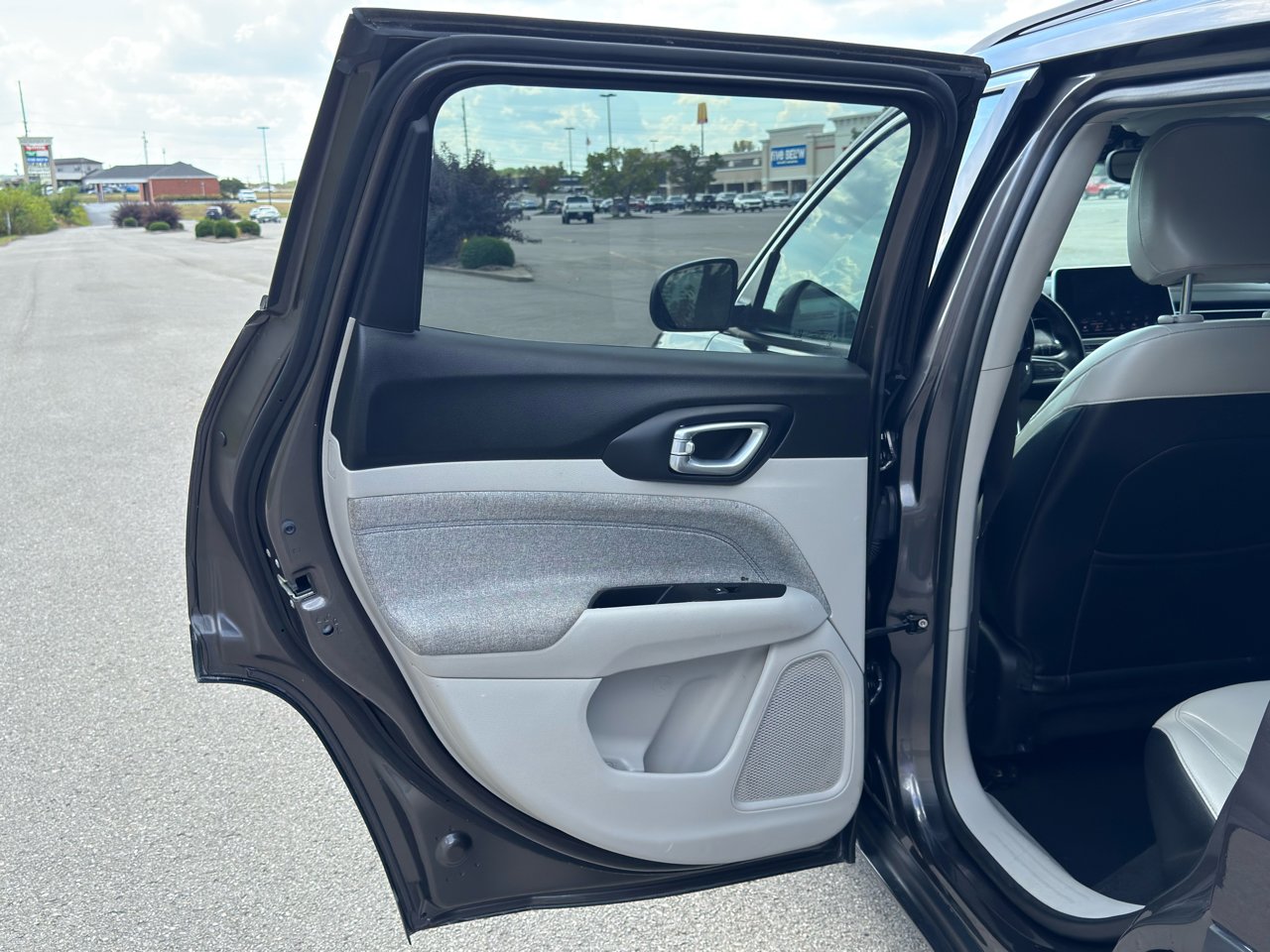 Used 2022 Jeep Compass Latitude w/ Convenience Group image 38