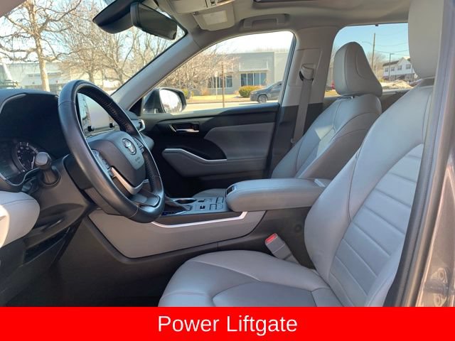 Used 2022 Toyota Highlander XLE AWD/4WD image 13