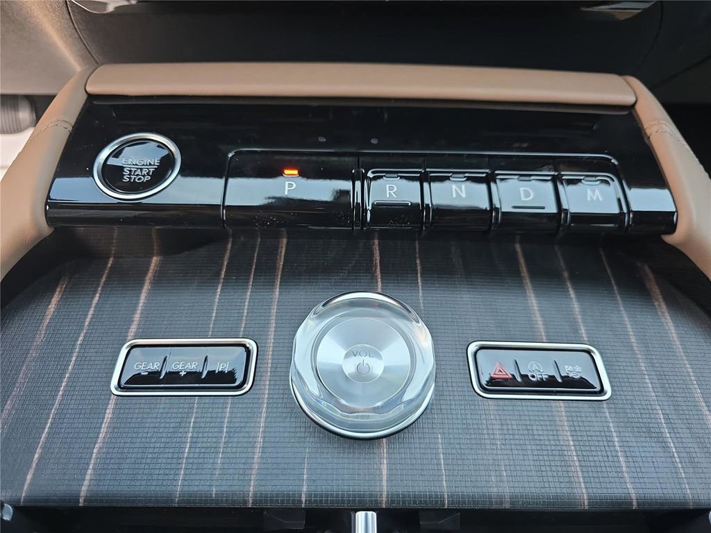 New 2026 Lincoln Navigator L Black Label AWD/4WD image 19