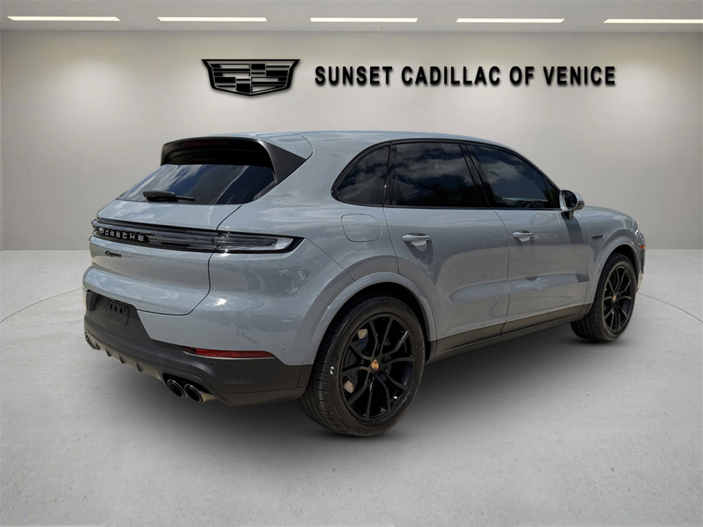Used 2025 Porsche Cayenne E-Hybrid AWD/4WD image 3