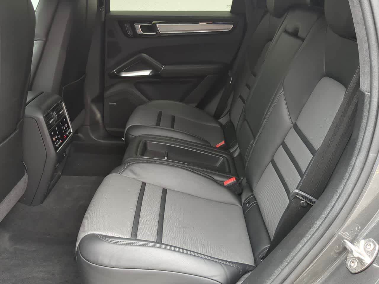 Used 2023 Porsche Cayenne Turbo AWD/4WD image 20