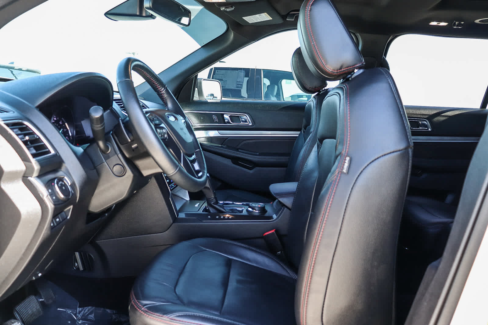 Used 2019 Ford Explorer Sport w/ Equipment Group 401A AWD/4WD image 18